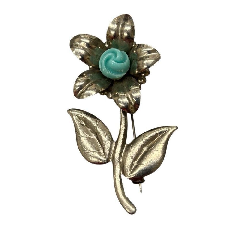 Silver Tone Vintage Flower Brooch With Carved Lucite Center